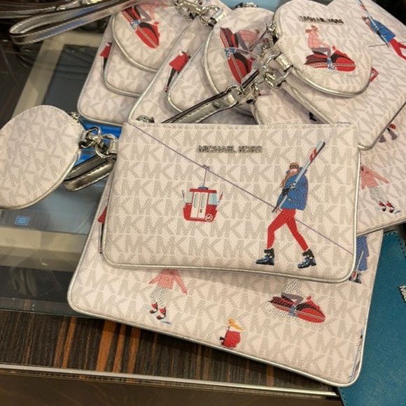 Michael Kors Jet Set Girls Wristlet Trio - Picture 7 of 16